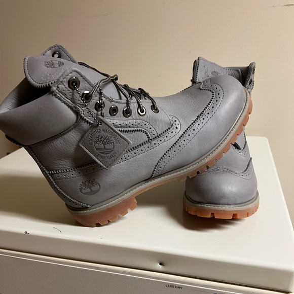 Timberland brogue’s Limited Edition. I don’t have the original, box, but another main image 9